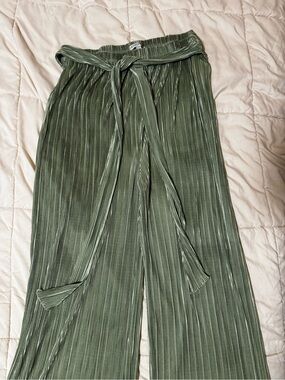 Fashion Nova Green Pleated pants with front tie